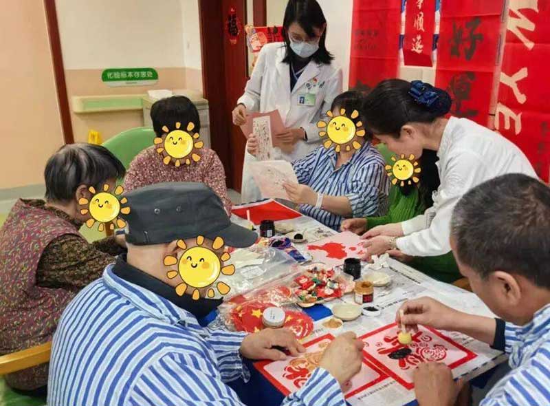 为住院患者送上新春祝福