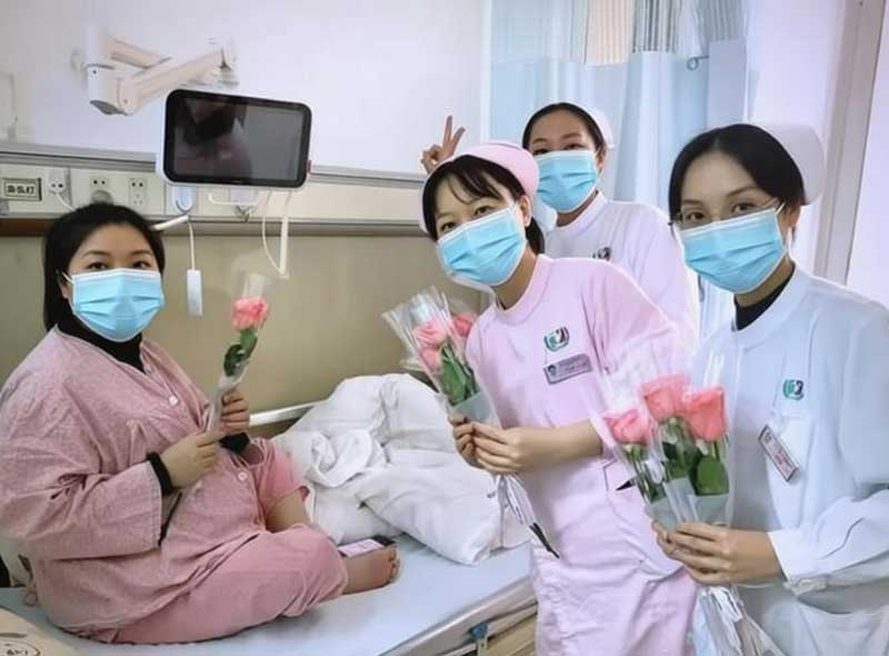 三八妇女节致敬医护人员